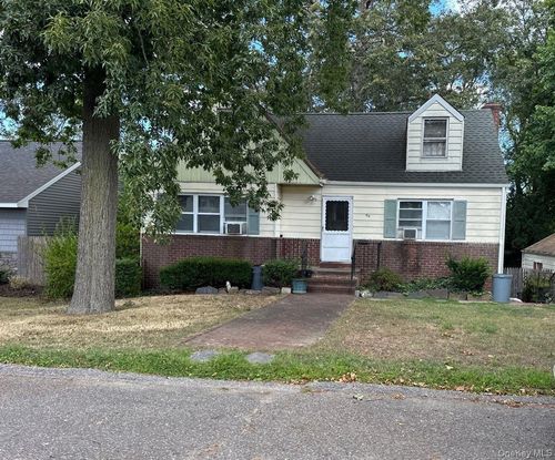 49 Lieper St, Huntingtn Sta, NY, 11746-3835 | Card Image