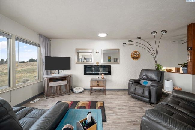 73805 N Demoss Rd, Home with 3 bedrooms, 3 bathrooms and null parking in Benton City WA | Image 14
