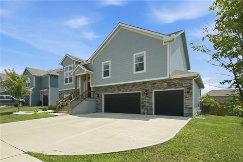 16029 Craig St, Basehor, KS, 66007-7706 | Card Image