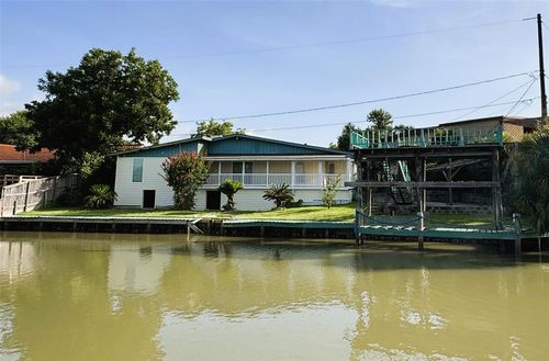 27 Marlin Ln, Baytown, TX, 77520-7406 | Card Image
