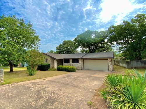 304 Innwood Dr, Georgetown, TX, 78628-8314 | Card Image