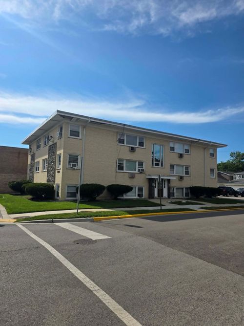 2a-8636 Grand Ave, River Grove, IL, 60171-1361 | Card Image