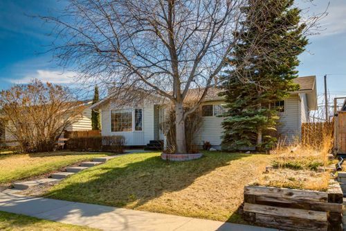 367 Acadia Dr Se, Calgary, AB, T2J0A6 | Card Image