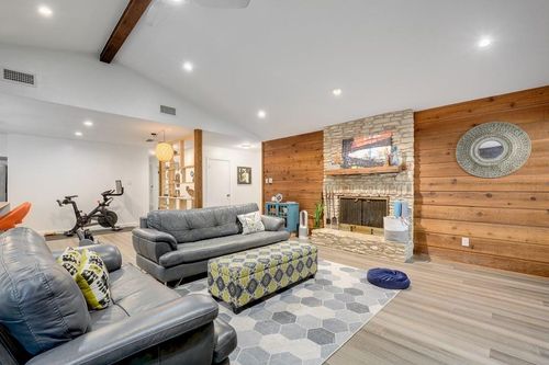 2710 Deeringhill Dr, Austin, TX, 78745-5112 | Card Image