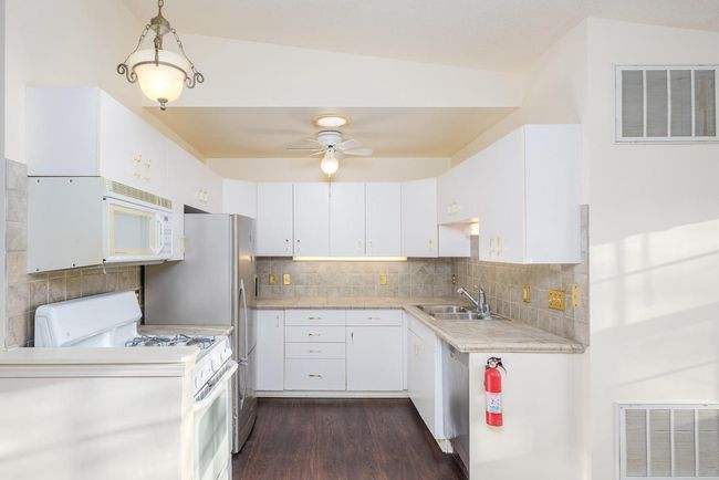 2 - 407 E 3rd Avenue, Condo with 2 bedrooms, 2 bathrooms and null parking in ELKHORN WI | Image 5