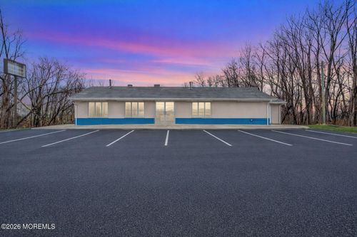320 State Route 33, Manalapan, NJ, 07726-8307 | Card Image