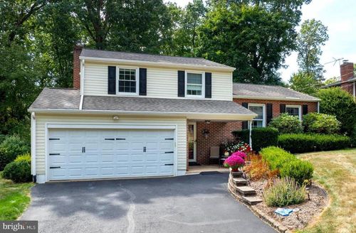690 Wiltshire Dr, State College, PA, 16803-1450 | Card Image