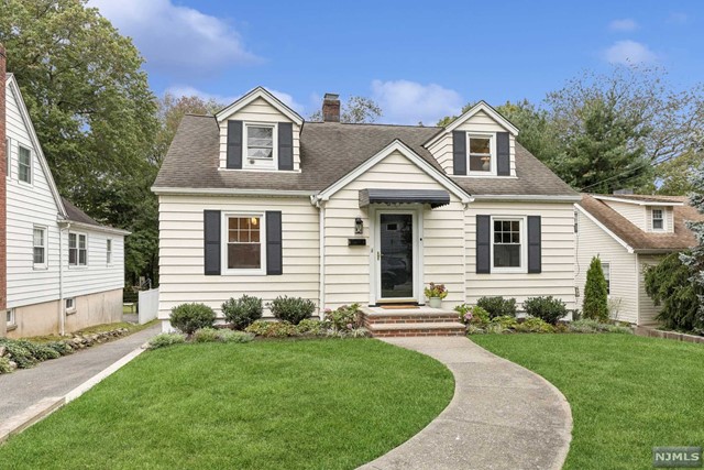 Saint Cloud Ave, West Orange, NJ 07052