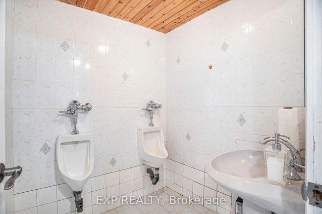 8411 Russell Rd, House other with 7 bedrooms, 5 bathrooms and 30 parking in Navan ON | Image 26