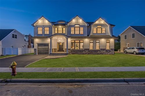 3637 John St, Wantagh, NY, 11793-3529 | Card Image