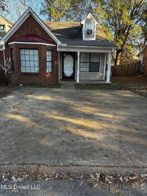 3245 Edenshire Ln, Horn Lake, MS, 38637-1136 | Card Image