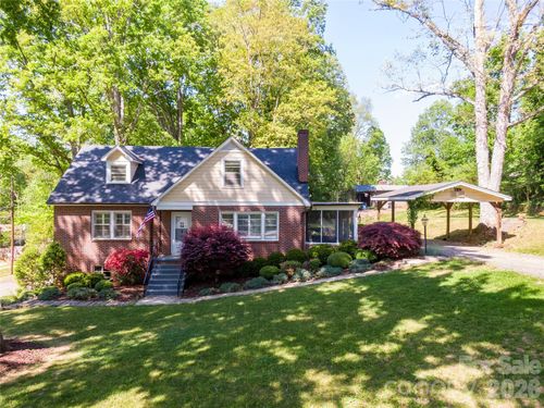 216 31st Ave Nw, Hickory, NC, 28601-1036 | Card Image