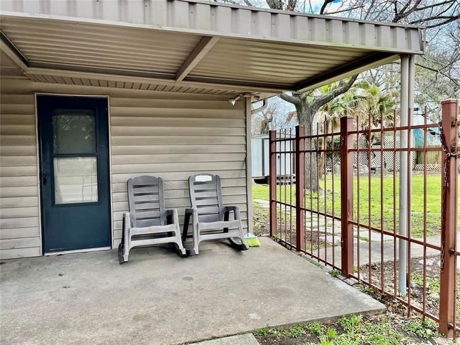 Side Patio | Image 13