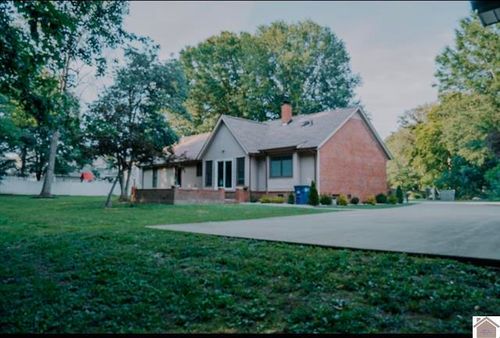 220 Valiant Dr, Paducah, KY, 42001-8118 | Card Image