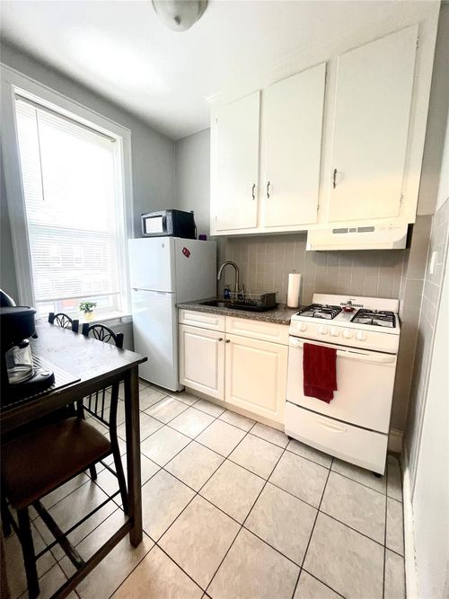 7863 79th Ln, Glendale, NY, 11385-7449 | Card Image