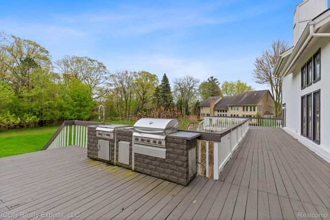 5215 Deer Run Cir, House other with 5 bedrooms, 7 bathrooms and null parking in Orchard Lake MI | Image 64