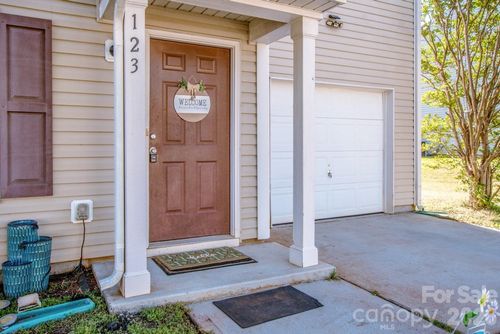 123 Kingsgate Ct, Statesville, NC, 28625-2718 | Card Image