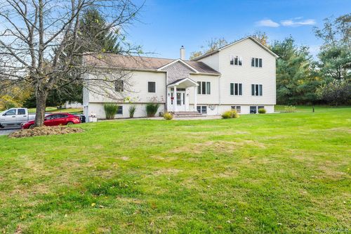 658 Waterbury Hill Rd, Lagrangeville, NY, 12540-5330 | Card Image