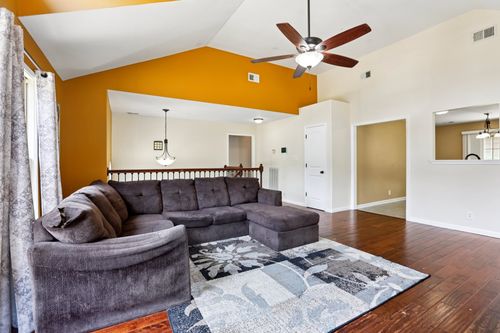 625 Hidden Valley Dr, Clarksville, TN, 37040-5248 | Card Image