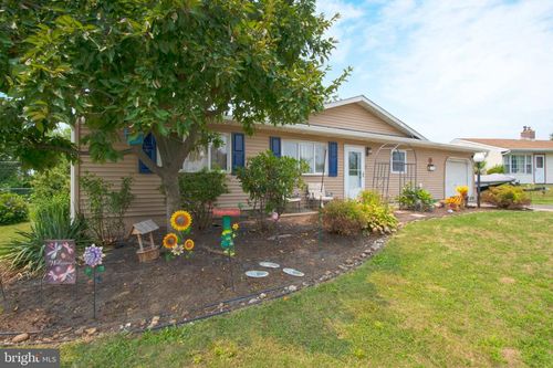 56 Gridiron Rd, LEVITTOWN, PA, 19057-3810 | Card Image