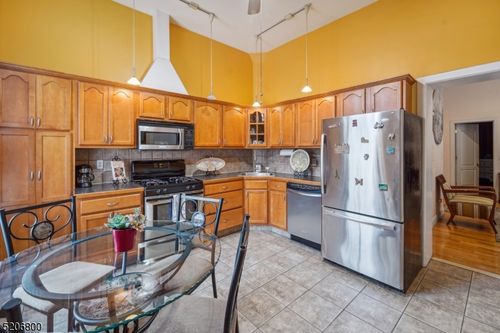 2-105 Jefferson St, Newark, NJ, 07105-1818 | Card Image