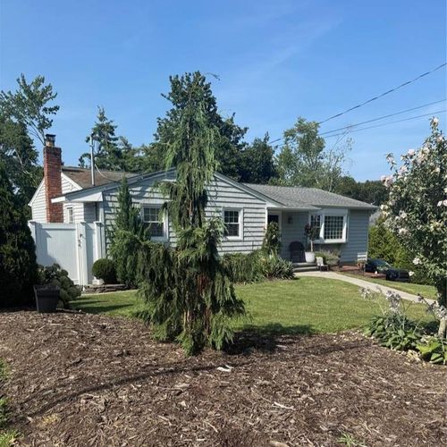 141 Iroquois St, Ronkonkoma, NY, 11779-4609 | Card Image