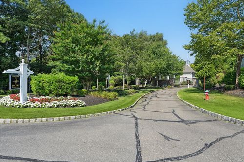 48 Encore Blvd, Eastport, NY, 11941-1623 | Card Image