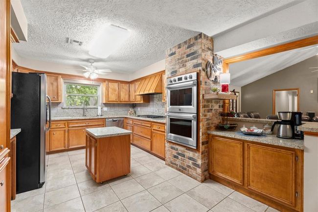 33315 Cripple Creek Dr, House other with 4 bedrooms, 3 bathrooms and 4 parking in Pinehurst TX | Image 11