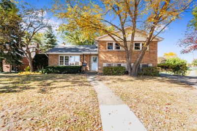 8 S Mount Prospect Road, House other with 3 bedrooms, 2 bathrooms and 3 parking in Mount Prospect IL | Image 1