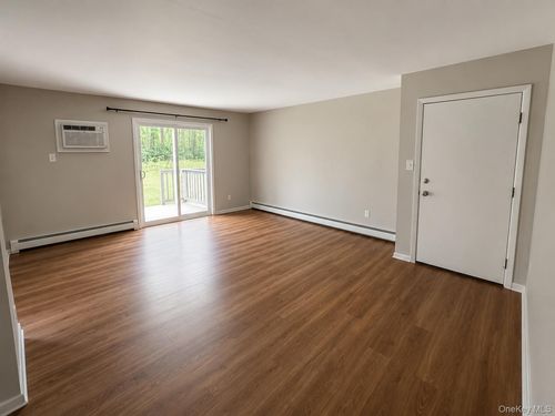 b-2 Locust Ct, Fishkill, NY, 12524-2633 | Card Image
