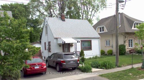 {{alt}} | Card Image