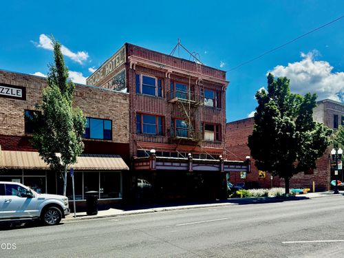1028 Main St, Klamath Falls, OR, 97601-5813 | Card Image