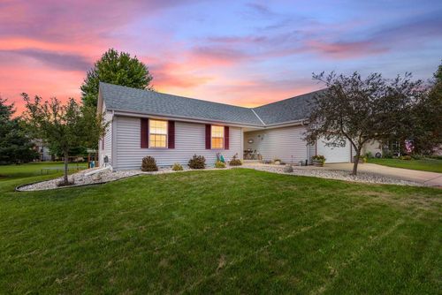 1205 Huron Way, Hartford, WI, 53027-2583 | Card Image