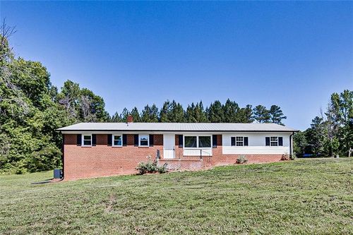 995 Farmer Rd, Denton, NC, 27239-8643 | Card Image