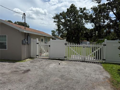 8710 Mayflower Rd, Tampa, FL, 33615-2804 | Card Image