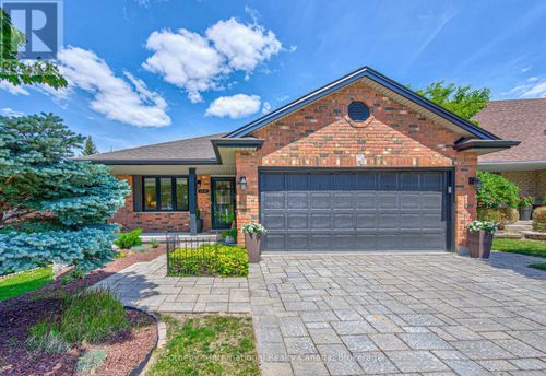 179 Westchester Dr, Kitchener, ON, N2B3M8 | Card Image