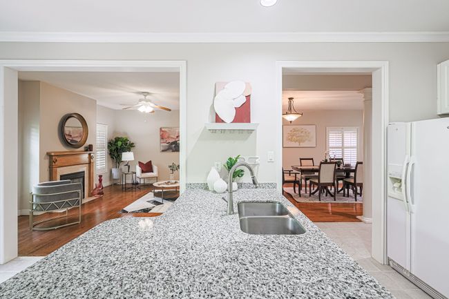 2381 Grand Oak Trail, House other with 4 bedrooms, 4 bathrooms and 2 parking in Oakville ON | Image 11