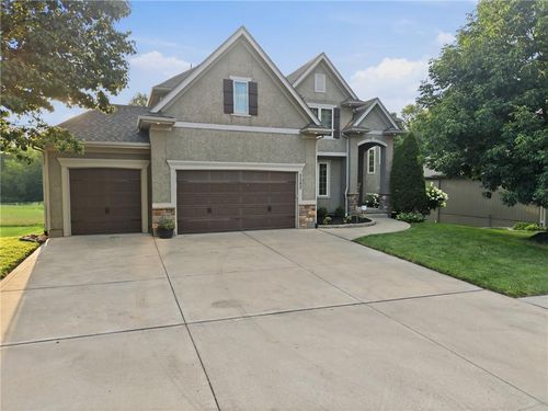 1502 Cross Creek Dr, Raymore, MO, 64083-9687 | Card Image