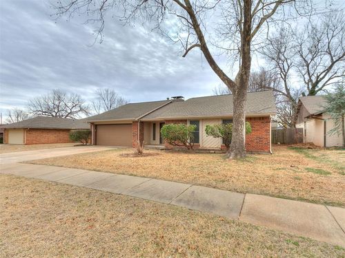 2418 Countrywood Ln, Edmond, OK, 73012-6431 | Card Image
