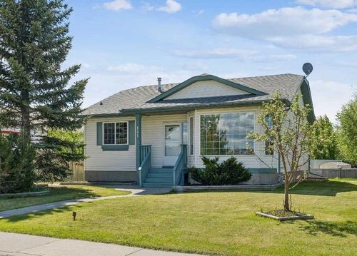 121 Quigley Dr, Cochrane, AB, T4C1R1 | Card Image