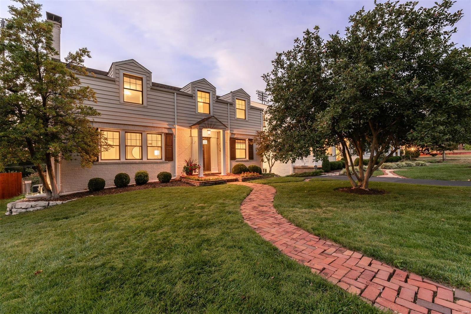 Colonial Ln, Saint Louis, MO 63124