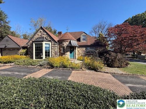 2860 Center St, Bethlehem, PA, 18017-3762 | Card Image