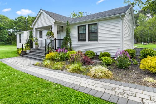 house-25 Peters Lane, Southampton, NY, 11978 | Card Image