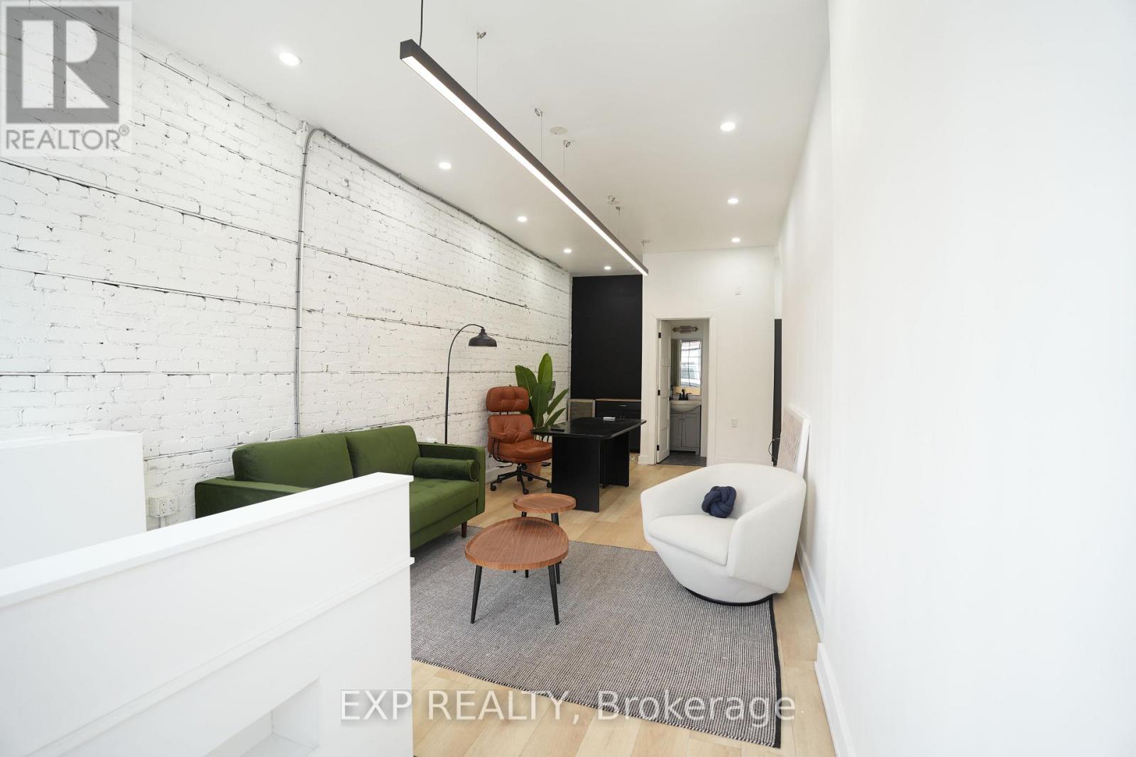 Commercial Lease in Toronto (Woodbine Corridor) 5