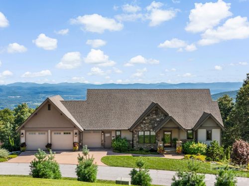 320 Summerset Dr, Hendersonville, NC, 28792-6827 | Card Image