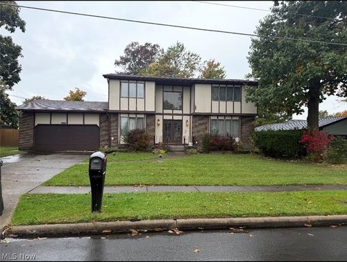 5627 London Drive, Austintown, OH, 44515 | Card Image