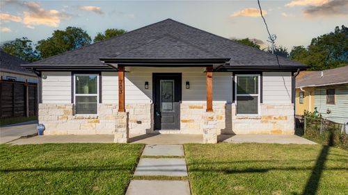 703 N Dwight Ave, Dallas, TX, 75211-1223 | Card Image