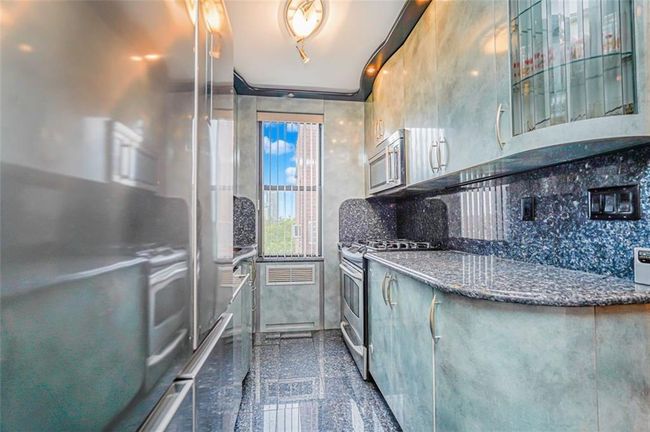 APT-6P - 2685 E 7 Th St, Home with 2 bedrooms, 1 bathrooms and null parking in Brooklyn NY | Image 7