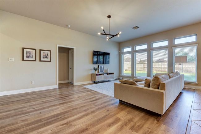 2407 Lost Bridge Ln, House other with 4 bedrooms, 2 bathrooms and 2 parking in Pearland TX | Image 7