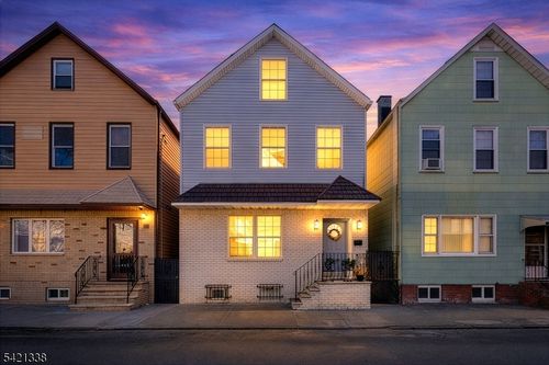 97 Houston St, Newark, NJ, 07105-3111 | Card Image